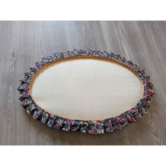 Handmade Oval Quilted Wall Hanging With Birds Flowers & Heart Design Ruffled Lac - Picture 5 of 7